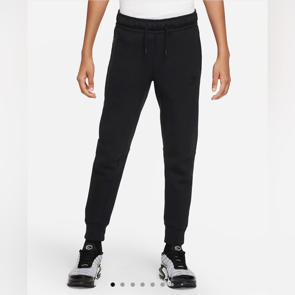 Nike Sportswear Black Tech Fleece Pants/Joggers/ Sweatpants boys XL